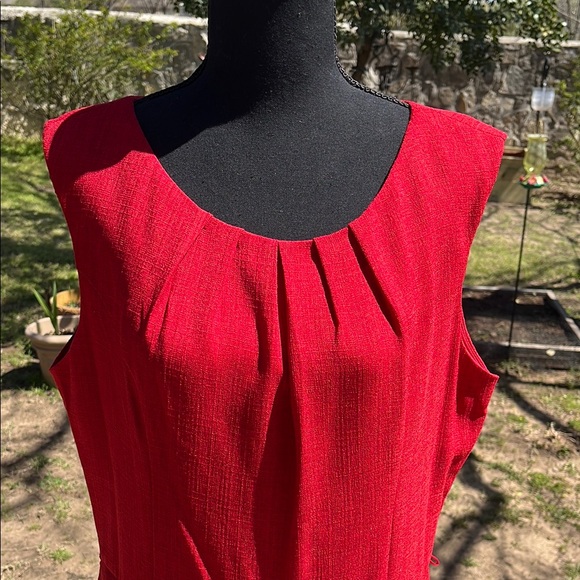 Elegant Red Ellen Tracy  Sleeveless fully lined Dress. Size 14. Side pockets. - Picture 3 of 16
